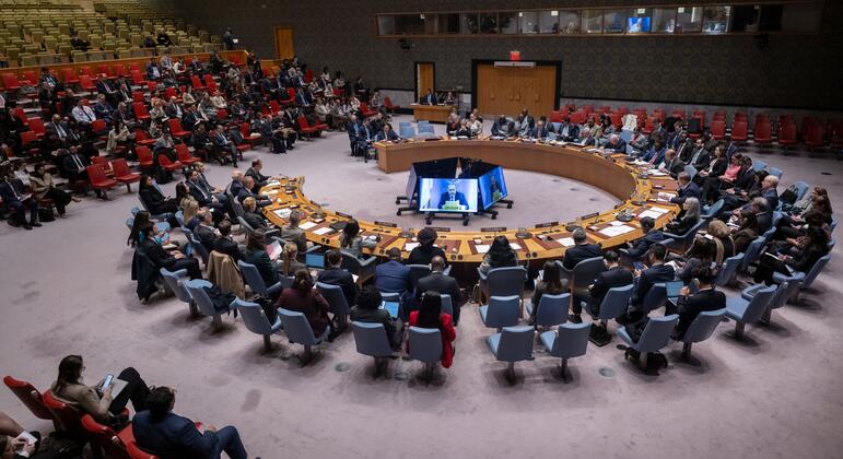 联合国安理会就中东局势（包括巴勒斯坦问题）举行会议的全景画面。(资料图片）